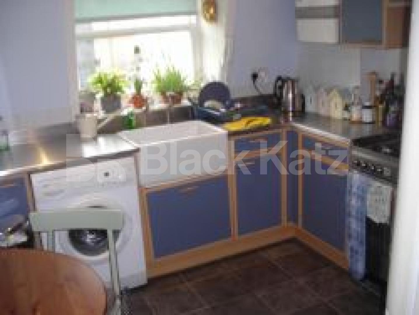 			UNDER OFFER!!, 2 Bedroom, 1 bath, 1 reception Flat			 Arlington Road, CAMDEN